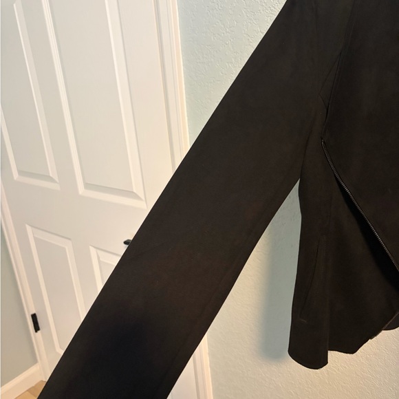 Kut From The Kloth Black Asymmetrical Zip Blazer - Picture 3 of 7